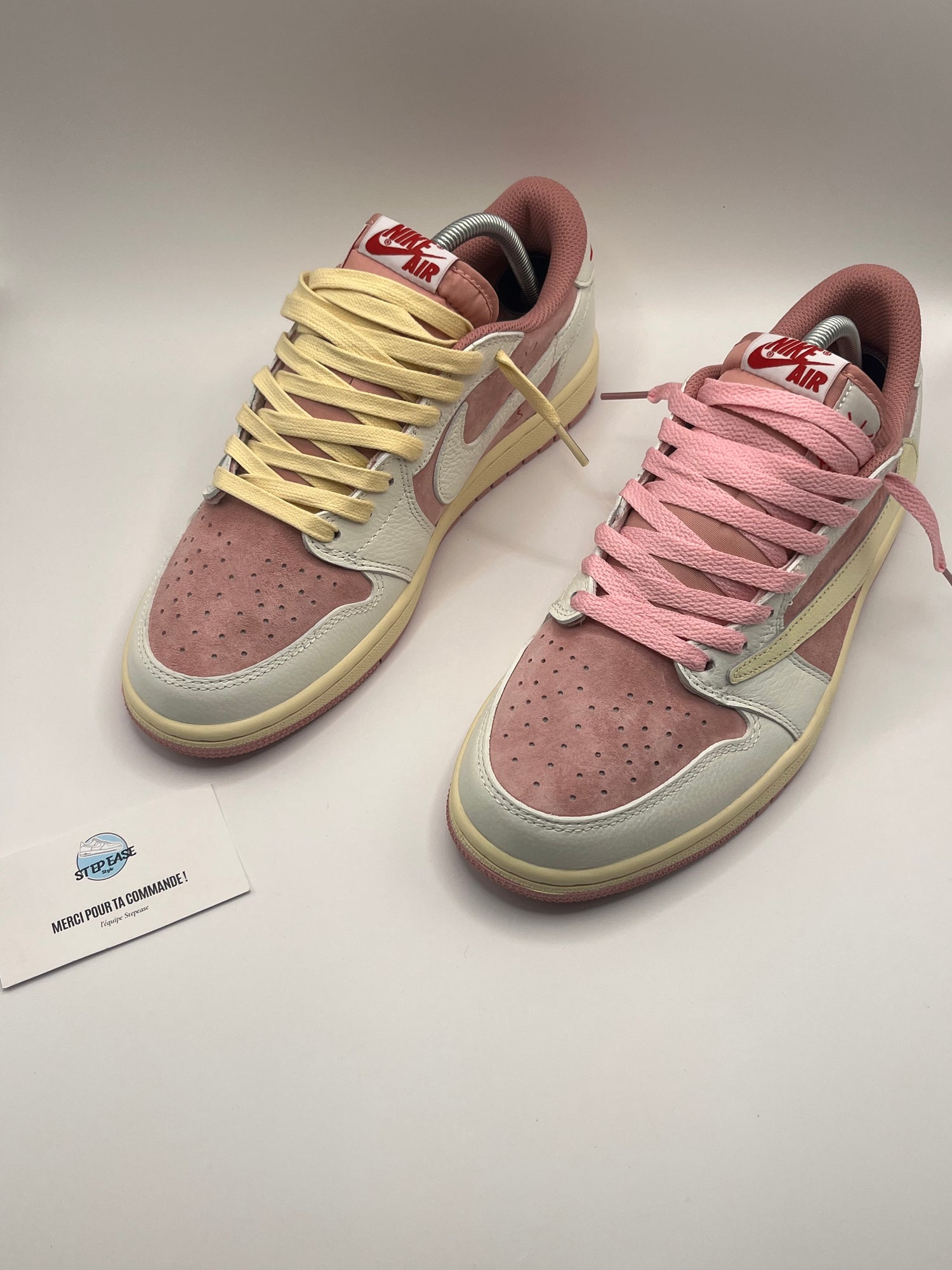 Jordan 1 x Travis Scott "Shy Pink"